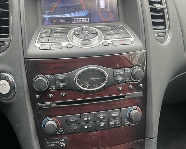 Белый Инфинити QX50, объемом двигателя 3.7 л и пробегом 125 тыс. км за 15900 $, фото 62 на Automoto.ua