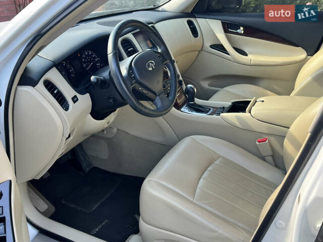 Белый Инфинити QX50, объемом двигателя 3.7 л и пробегом 85 тыс. км за 17800 $, фото 12 на Automoto.ua