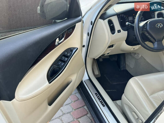 Белый Инфинити QX50, объемом двигателя 3.7 л и пробегом 85 тыс. км за 17800 $, фото 10 на Automoto.ua