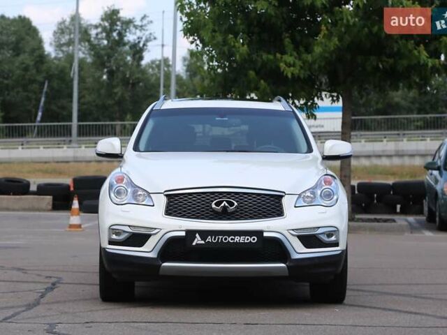 Белый Инфинити QX50, объемом двигателя 2.5 л и пробегом 18 тыс. км за 24000 $, фото 1 на Automoto.ua