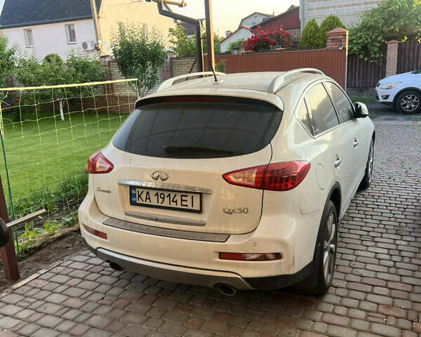 Белый Инфинити QX50, объемом двигателя 3.7 л и пробегом 85 тыс. км за 17800 $, фото 1 на Automoto.ua