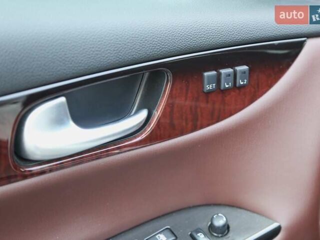 Белый Инфинити QX50, объемом двигателя 2.5 л и пробегом 18 тыс. км за 24000 $, фото 26 на Automoto.ua