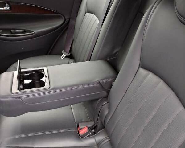 Белый Инфинити QX50, объемом двигателя 3.7 л и пробегом 125 тыс. км за 15900 $, фото 33 на Automoto.ua