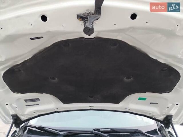 Белый Инфинити QX50, объемом двигателя 3.7 л и пробегом 125 тыс. км за 15900 $, фото 58 на Automoto.ua