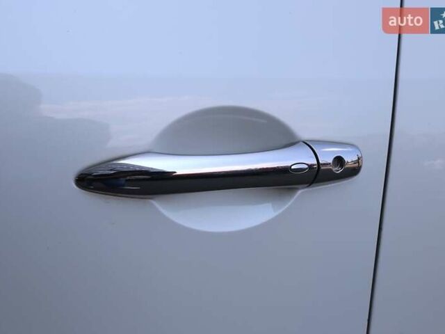 Белый Инфинити QX50, объемом двигателя 2.5 л и пробегом 18 тыс. км за 24000 $, фото 32 на Automoto.ua