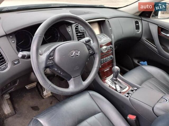 Белый Инфинити QX50, объемом двигателя 3.7 л и пробегом 125 тыс. км за 15900 $, фото 24 на Automoto.ua