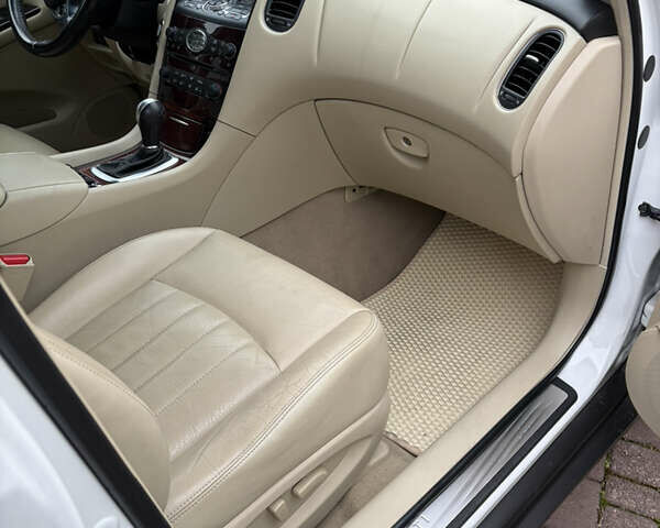 Белый Инфинити QX50, объемом двигателя 2.5 л и пробегом 135 тыс. км за 15600 $, фото 23 на Automoto.ua