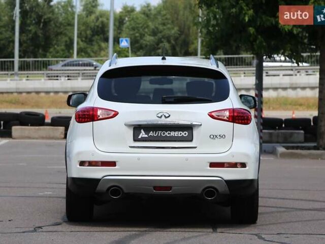 Белый Инфинити QX50, объемом двигателя 2.5 л и пробегом 18 тыс. км за 24000 $, фото 4 на Automoto.ua