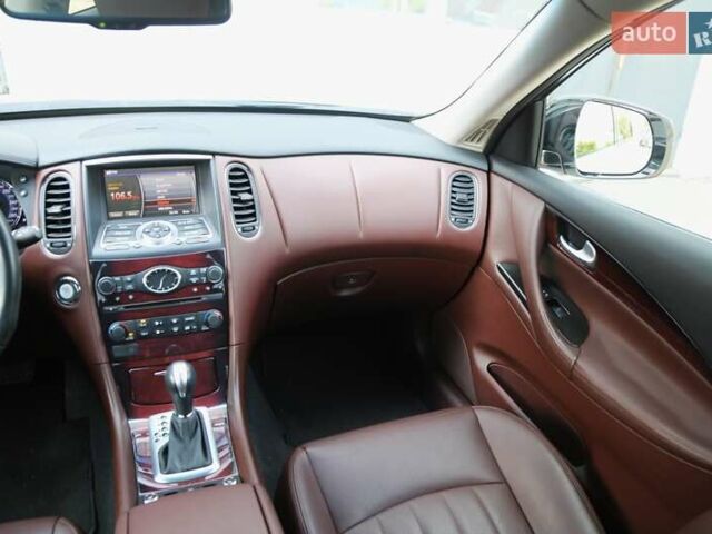 Белый Инфинити QX50, объемом двигателя 2.5 л и пробегом 18 тыс. км за 24000 $, фото 13 на Automoto.ua