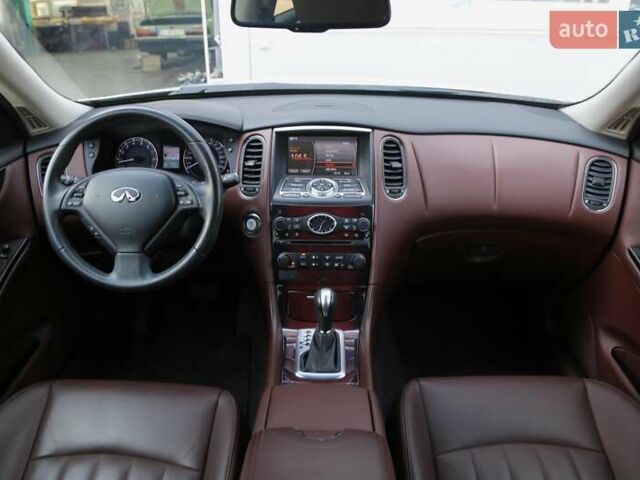 Белый Инфинити QX50, объемом двигателя 2.5 л и пробегом 18 тыс. км за 24000 $, фото 12 на Automoto.ua