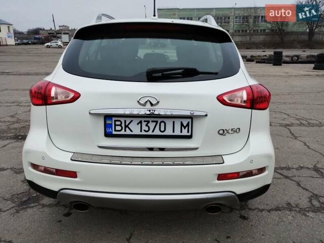 Белый Инфинити QX50, объемом двигателя 3.7 л и пробегом 125 тыс. км за 15900 $, фото 10 на Automoto.ua