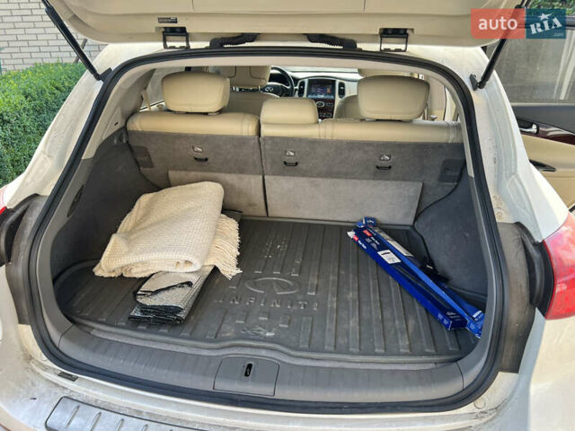 Белый Инфинити QX50, объемом двигателя 3.7 л и пробегом 85 тыс. км за 17800 $, фото 11 на Automoto.ua