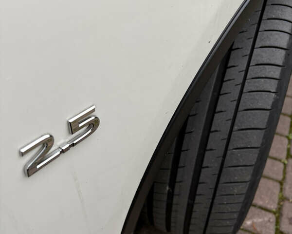 Белый Инфинити QX50, объемом двигателя 2.5 л и пробегом 135 тыс. км за 15600 $, фото 7 на Automoto.ua