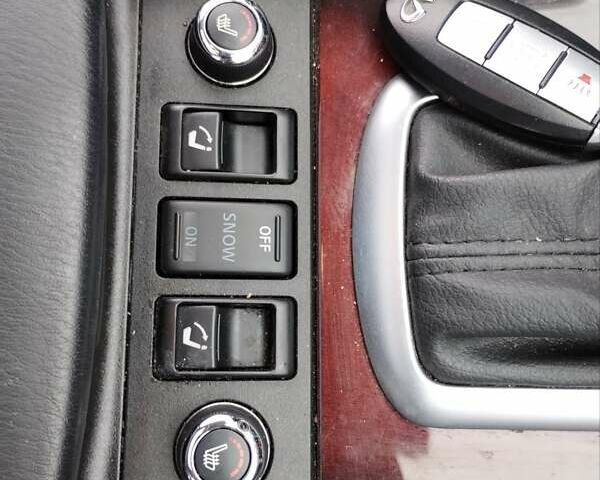 Белый Инфинити QX50, объемом двигателя 3.7 л и пробегом 125 тыс. км за 15900 $, фото 48 на Automoto.ua