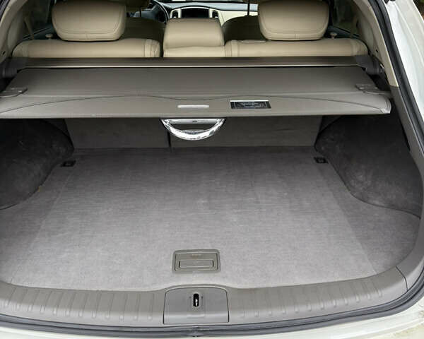 Белый Инфинити QX50, объемом двигателя 2.5 л и пробегом 135 тыс. км за 15600 $, фото 21 на Automoto.ua