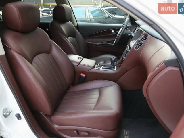 Белый Инфинити QX50, объемом двигателя 2.5 л и пробегом 18 тыс. км за 24000 $, фото 9 на Automoto.ua