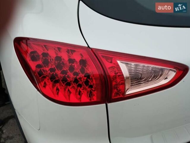 Белый Инфинити QX50, объемом двигателя 3.7 л и пробегом 125 тыс. км за 15900 $, фото 17 на Automoto.ua