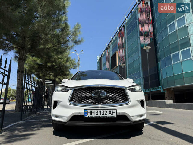 Білий Інфініті QX50, об'ємом двигуна 2 л та пробігом 67 тис. км за 24900 $, фото 9 на Automoto.ua
