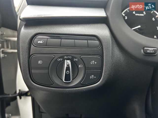 Білий Інфініті QX50, об'ємом двигуна 2 л та пробігом 90 тис. км за 22500 $, фото 17 на Automoto.ua