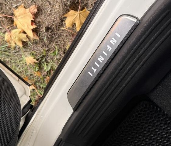 Белый Инфинити QX50, объемом двигателя 2 л и пробегом 117 тыс. км за 26500 $, фото 9 на Automoto.ua