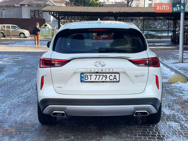 Белый Инфинити QX50, объемом двигателя 2 л и пробегом 71 тыс. км за 27250 $, фото 6 на Automoto.ua