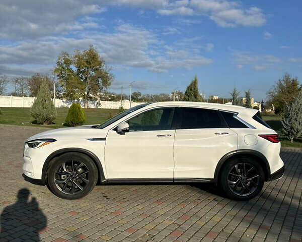 Белый Инфинити QX50, объемом двигателя 2 л и пробегом 126 тыс. км за 23000 $, фото 2 на Automoto.ua