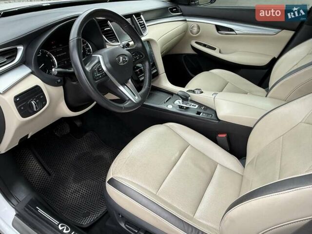Белый Инфинити QX50, объемом двигателя 2 л и пробегом 77 тыс. км за 19498 $, фото 46 на Automoto.ua