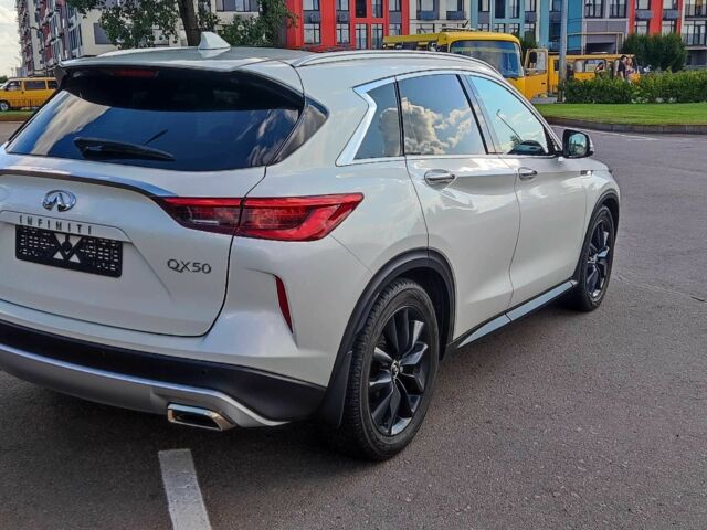 Белый Инфинити QX50, объемом двигателя 2 л и пробегом 86 тыс. км за 24800 $, фото 5 на Automoto.ua