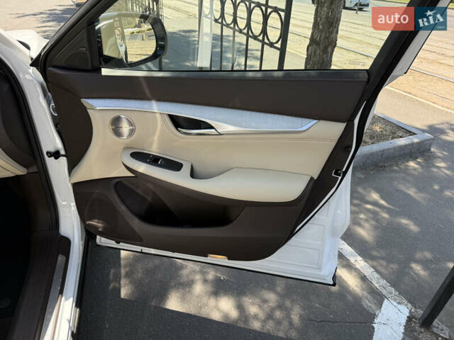 Білий Інфініті QX50, об'ємом двигуна 2 л та пробігом 67 тис. км за 24900 $, фото 22 на Automoto.ua