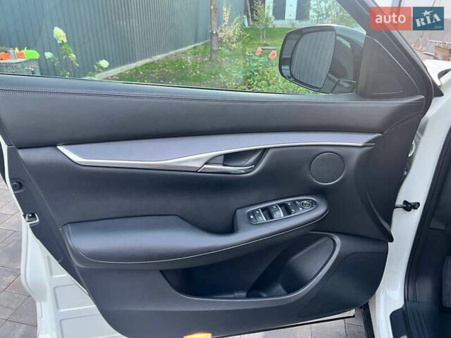 Білий Інфініті QX50, об'ємом двигуна 2 л та пробігом 82 тис. км за 31000 $, фото 10 на Automoto.ua