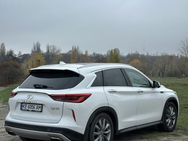 Белый Инфинити QX50, объемом двигателя 2 л и пробегом 270 тыс. км за 15299 $, фото 4 на Automoto.ua