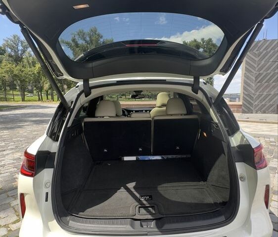 Білий Інфініті QX50, об'ємом двигуна 2 л та пробігом 121 тис. км за 24000 $, фото 7 на Automoto.ua