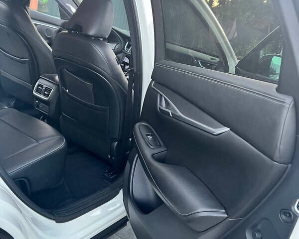 Білий Інфініті QX50, об'ємом двигуна 2 л та пробігом 82 тис. км за 31000 $, фото 12 на Automoto.ua