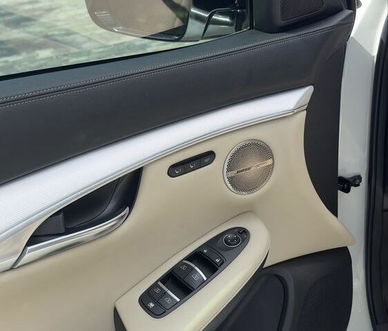 Білий Інфініті QX50, об'ємом двигуна 2 л та пробігом 121 тис. км за 24000 $, фото 4 на Automoto.ua