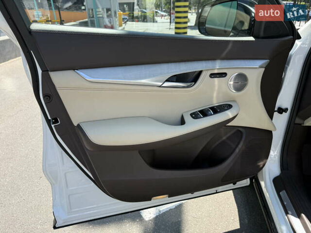 Білий Інфініті QX50, об'ємом двигуна 2 л та пробігом 67 тис. км за 24900 $, фото 11 на Automoto.ua