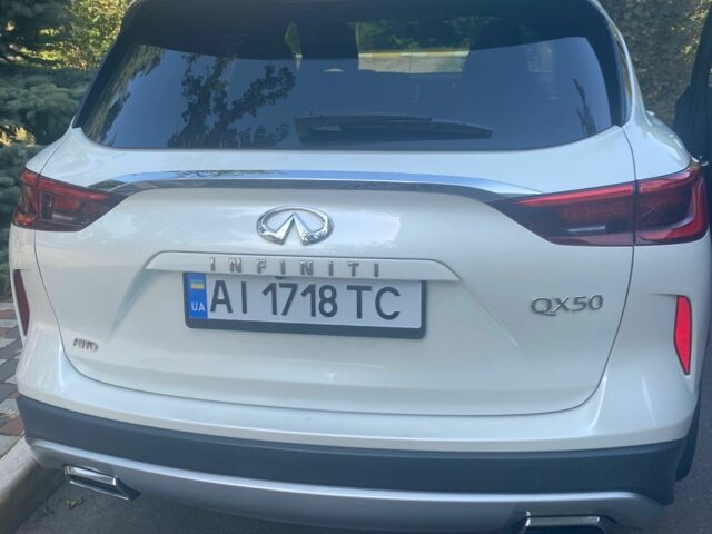 Белый Инфинити QX50, объемом двигателя 2 л и пробегом 99 тыс. км за 25800 $, фото 1 на Automoto.ua