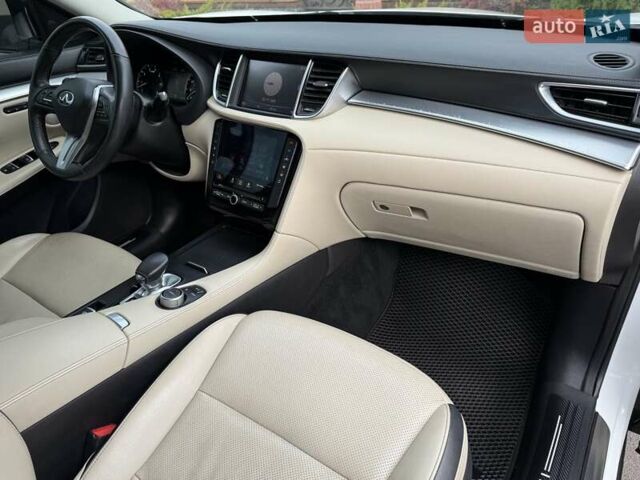 Белый Инфинити QX50, объемом двигателя 2 л и пробегом 77 тыс. км за 19498 $, фото 66 на Automoto.ua