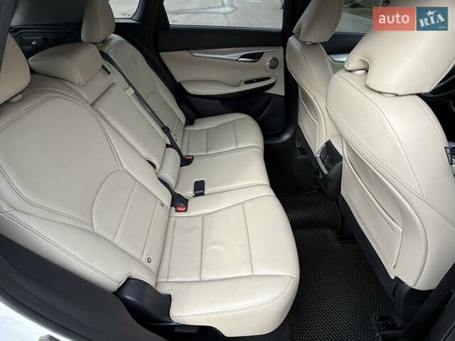 Белый Инфинити QX50, объемом двигателя 2 л и пробегом 77 тыс. км за 19498 $, фото 60 на Automoto.ua