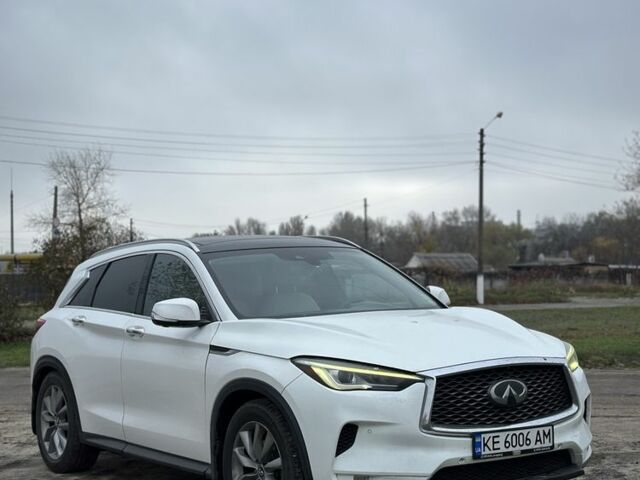 Белый Инфинити QX50, объемом двигателя 2 л и пробегом 270 тыс. км за 15299 $, фото 1 на Automoto.ua