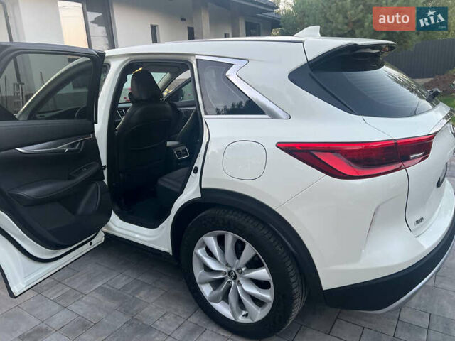 Білий Інфініті QX50, об'ємом двигуна 2 л та пробігом 82 тис. км за 31000 $, фото 1 на Automoto.ua