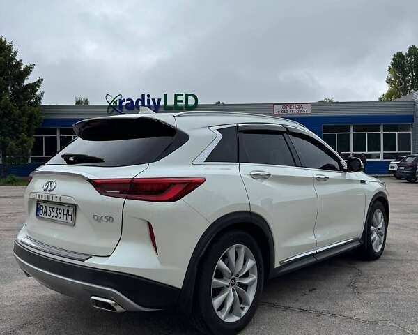 Белый Инфинити QX50, объемом двигателя 2 л и пробегом 143 тыс. км за 18999 $, фото 6 на Automoto.ua