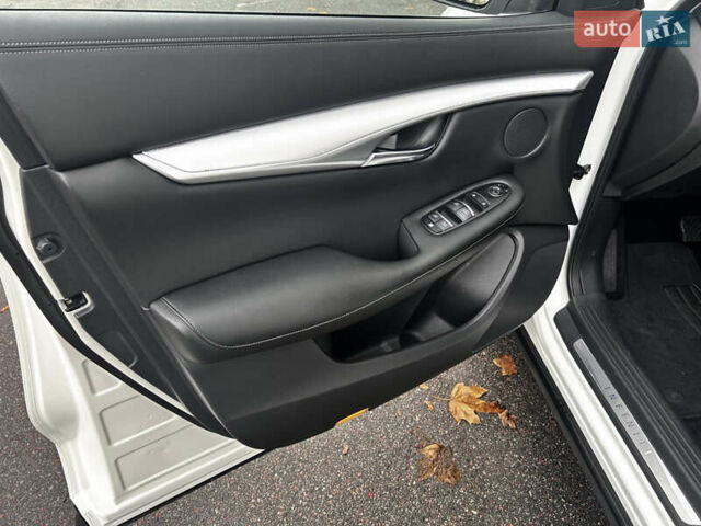 Білий Інфініті QX50, об'ємом двигуна 2 л та пробігом 90 тис. км за 22500 $, фото 15 на Automoto.ua