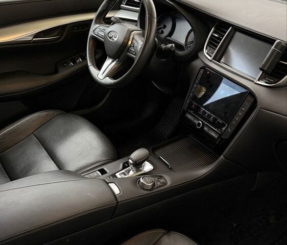 Белый Инфинити QX50, объемом двигателя 2 л и пробегом 117 тыс. км за 26500 $, фото 21 на Automoto.ua