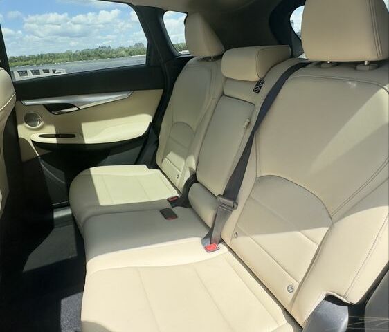 Білий Інфініті QX50, об'ємом двигуна 2 л та пробігом 121 тис. км за 24000 $, фото 6 на Automoto.ua