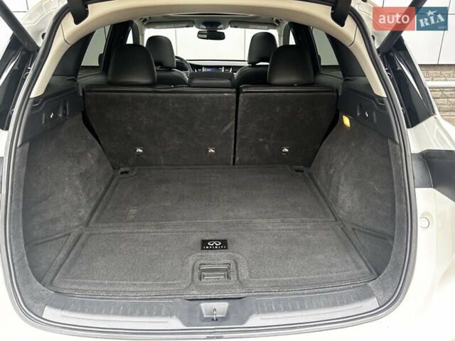 Білий Інфініті QX50, об'ємом двигуна 2 л та пробігом 90 тис. км за 22500 $, фото 22 на Automoto.ua