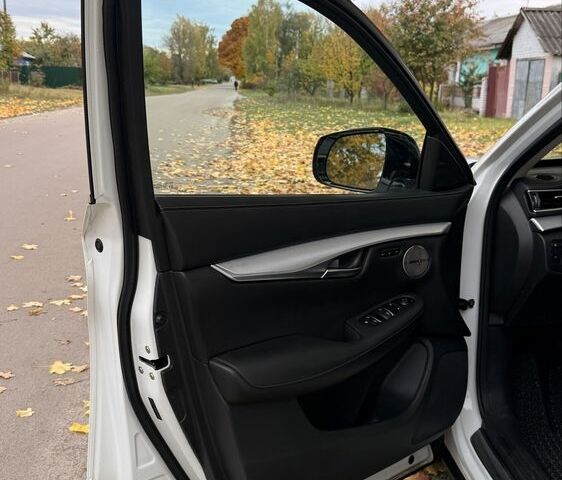 Белый Инфинити QX50, объемом двигателя 2 л и пробегом 117 тыс. км за 26500 $, фото 20 на Automoto.ua