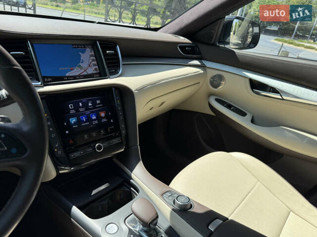 Білий Інфініті QX50, об'ємом двигуна 2 л та пробігом 67 тис. км за 24900 $, фото 28 на Automoto.ua