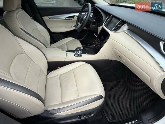 Белый Инфинити QX50, объемом двигателя 2 л и пробегом 77 тыс. км за 19498 $, фото 62 на Automoto.ua