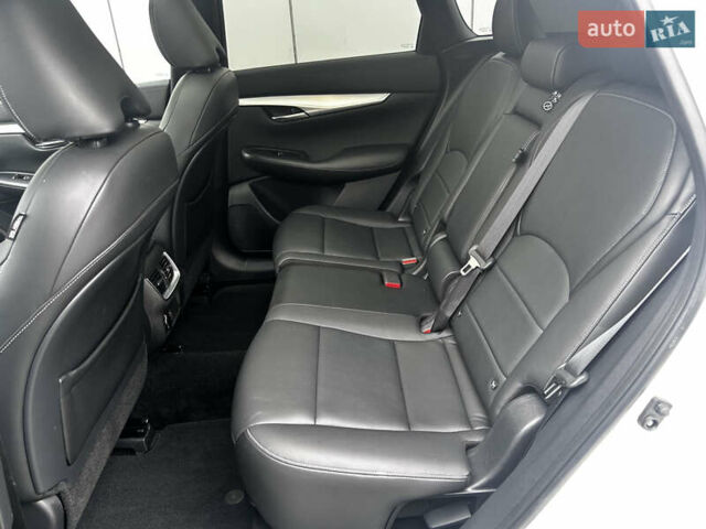 Білий Інфініті QX50, об'ємом двигуна 2 л та пробігом 90 тис. км за 22500 $, фото 21 на Automoto.ua