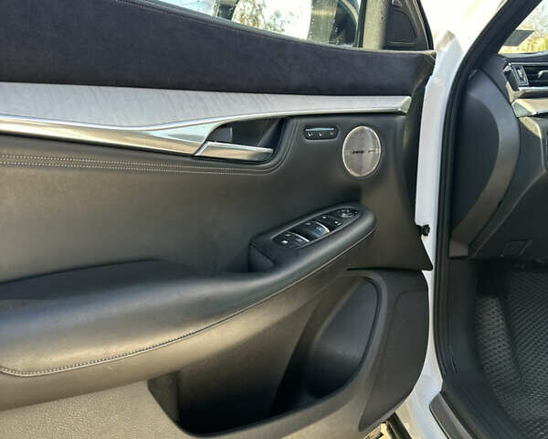 Белый Инфинити QX50, объемом двигателя 2 л и пробегом 126 тыс. км за 23000 $, фото 9 на Automoto.ua